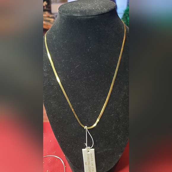 Gold Chain - Picture 2 of 2